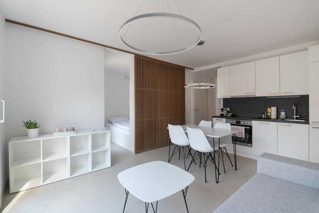 Neu Und Hell In Zentraler Ruhelage Mit Parkplatz Apartment Vienna Exterior photo