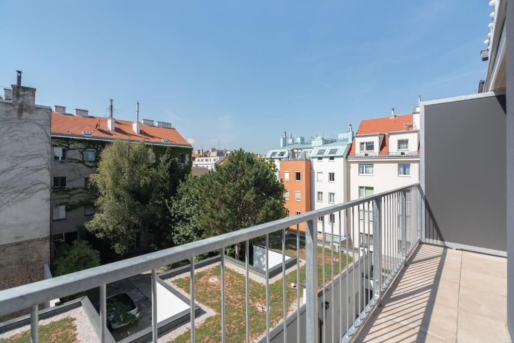 Neu Und Hell In Zentraler Ruhelage Mit Parkplatz Apartment Vienna Exterior photo
