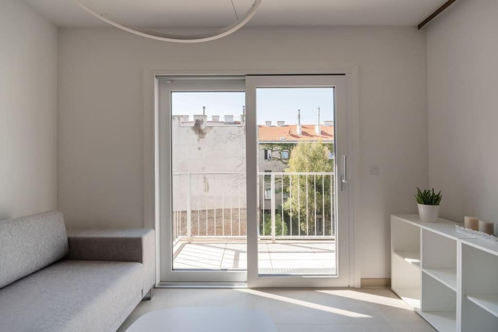 Neu Und Hell In Zentraler Ruhelage Mit Parkplatz Apartment Vienna Exterior photo