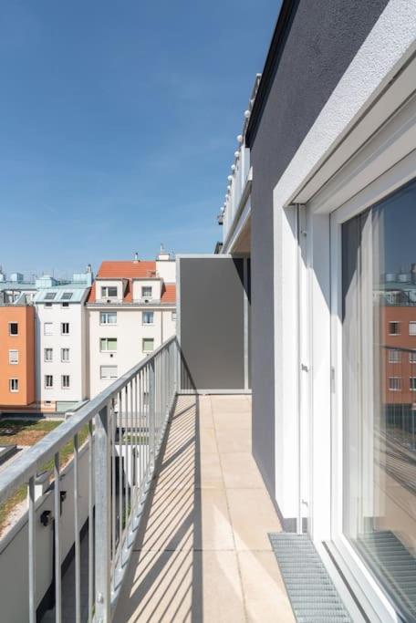 Neu Und Hell In Zentraler Ruhelage Mit Parkplatz Apartment Vienna Exterior photo