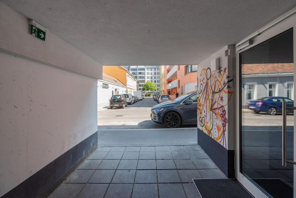 Neu Und Hell In Zentraler Ruhelage Mit Parkplatz Apartment Vienna Exterior photo