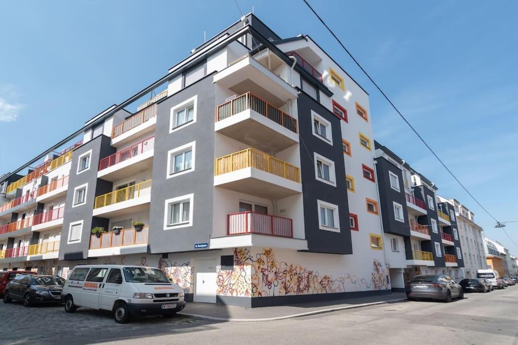 Neu Und Hell In Zentraler Ruhelage Mit Parkplatz Apartment Vienna Exterior photo