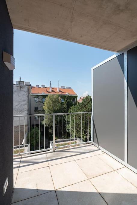 Neu Und Hell In Zentraler Ruhelage Mit Parkplatz Apartment Vienna Exterior photo